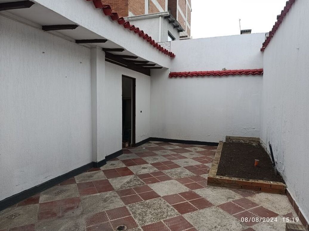Casa de 3 alcobas en venta en El Batan, Bogotá, 250 m² · foto 12 de 17