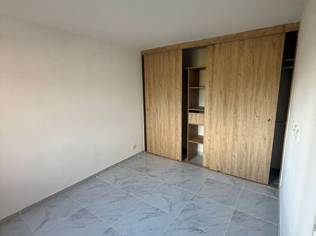 Apartamento de 2 alcobas en venta en Casa Blanca, Bogotá, 42 m² · foto 2 de 12