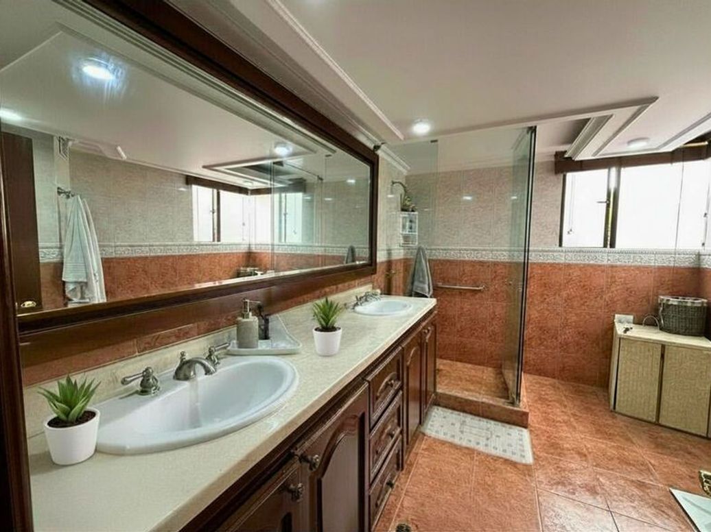 Casa de 3 alcobas en venta en Los Naranjos, Bogotá, 320 m² · foto 19 de 20