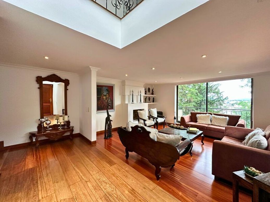 Casa de 3 alcobas en venta en Los Naranjos, Bogotá, 320 m² · foto 4 de 20