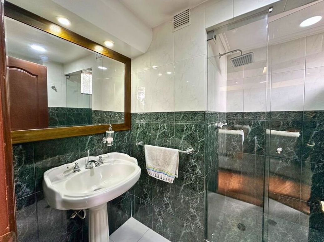 Casa de 3 alcobas en venta en Los Naranjos, Bogotá, 320 m² · foto 10 de 20