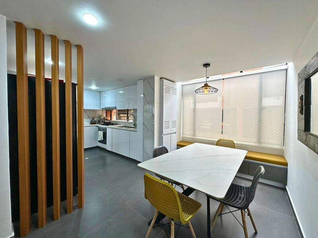Casa de 3 alcobas en venta en Los Naranjos, Bogotá, 320 m² · foto 2 de 20