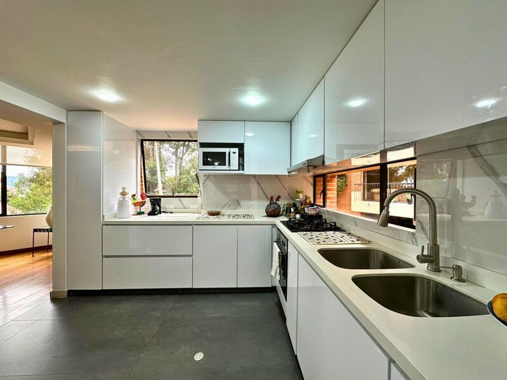 Casa de 3 alcobas en venta en Los Naranjos, Bogotá, 320 m² · foto 3 de 20