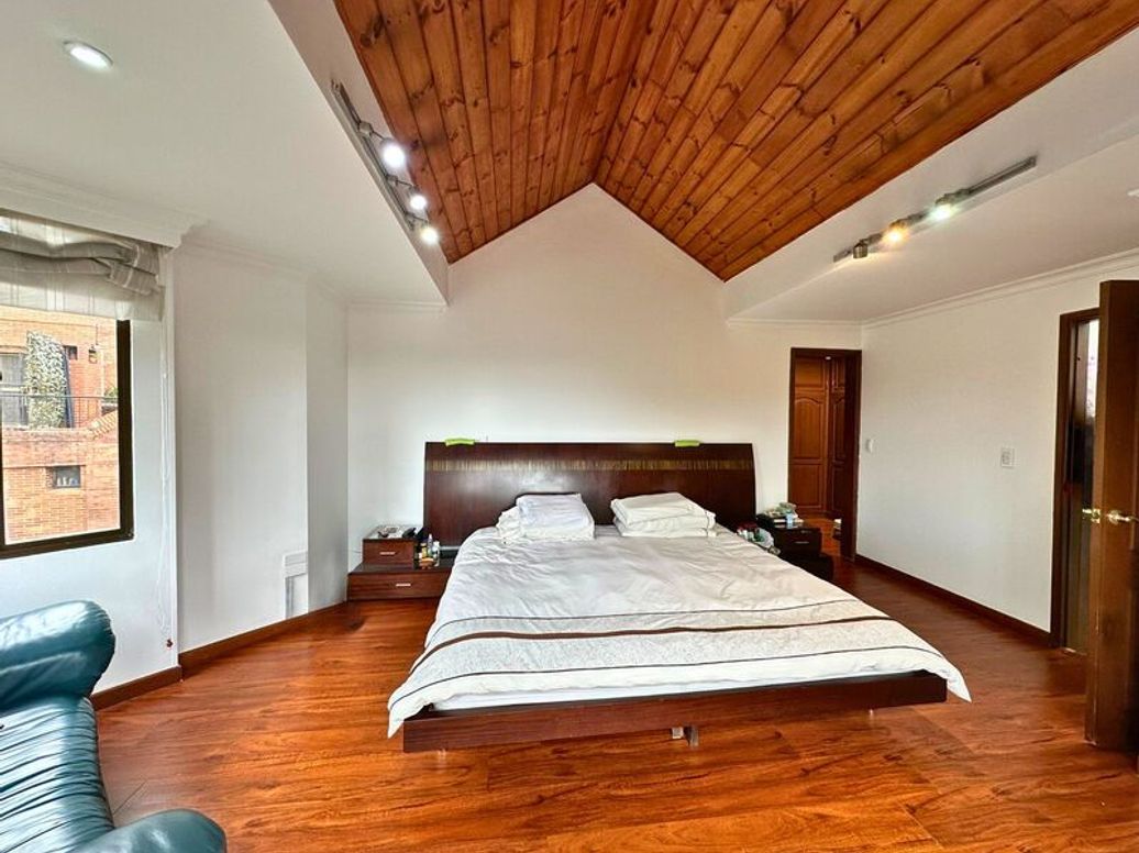 Casa de 3 alcobas en venta en Los Naranjos, Bogotá, 320 m² · foto 17 de 20