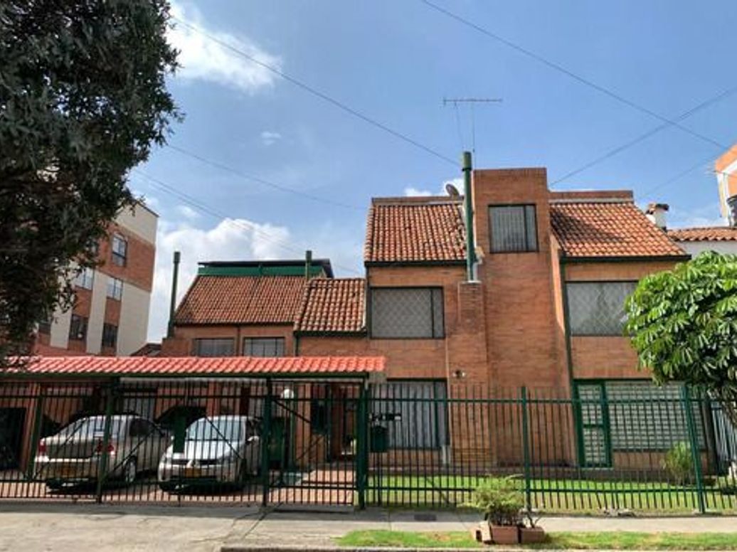 Casa de 4 alcobas en venta en El Contador, Bogotá, 234 m² · foto 2 de 20