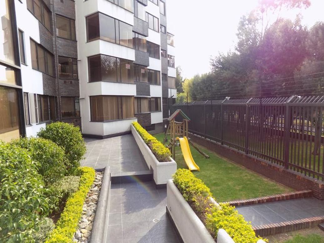 Apartamento de 3 alcobas en venta en Bavaria, Bogotá, 162 m² · foto 6 de 6