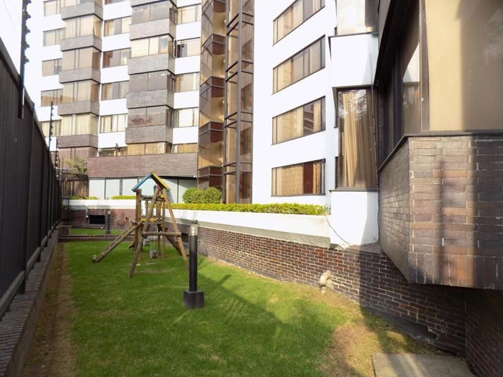 Apartamento de 3 alcobas en venta en Bavaria, Bogotá, 162 m² · foto 5 de 6
