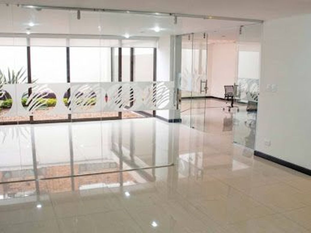 Casa de 5 alcobas en venta en Santa Ana Occidental, Bogotá, 550 m² · foto 4 de 20