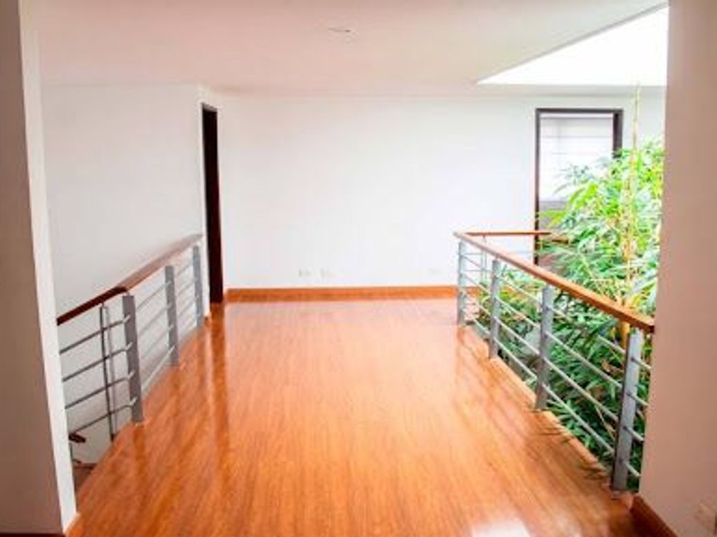 Casa de 5 alcobas en venta en Santa Ana Occidental, Bogotá, 550 m² · foto 17 de 20