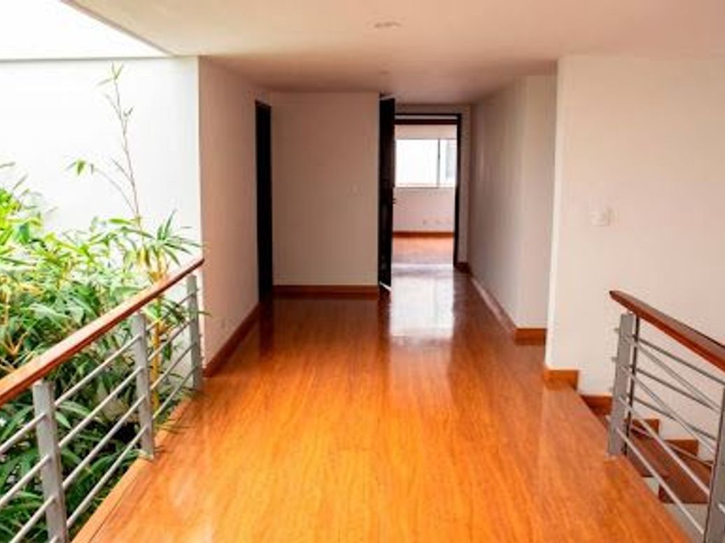 Casa de 5 alcobas en venta en Santa Ana Occidental, Bogotá, 550 m² · foto 18 de 20