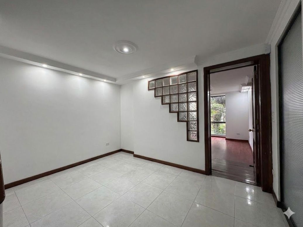 Casa de 4 alcobas en venta en Ub. Santa Coloma, Bogotá, 184 m² · foto 6 de 19