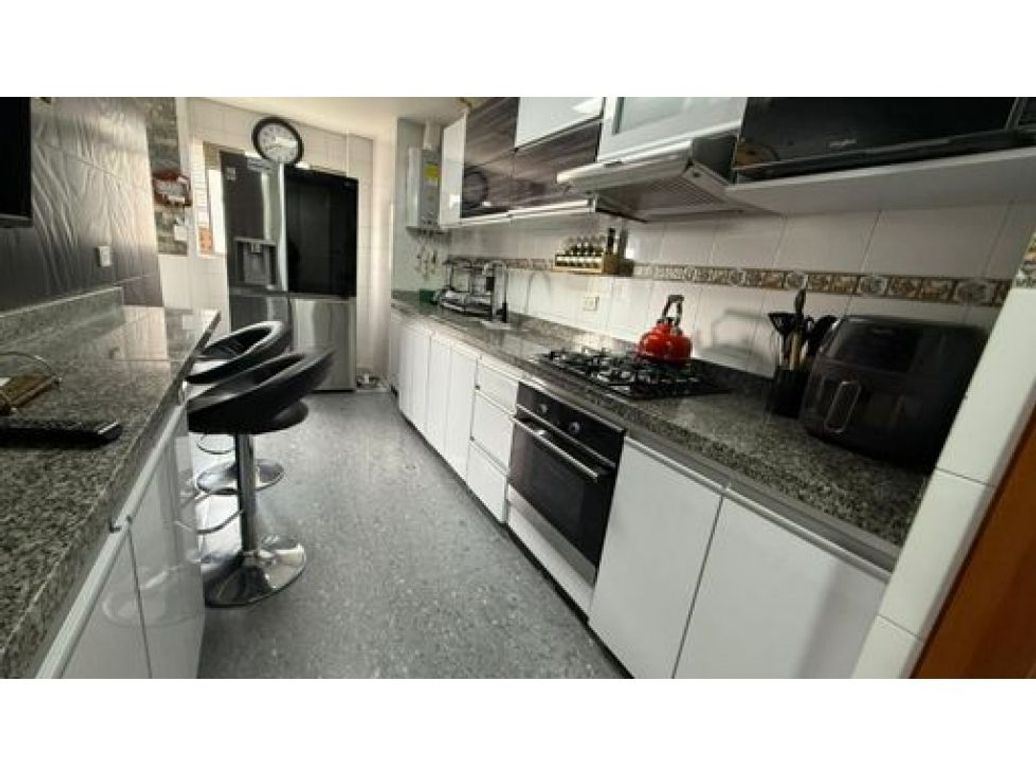 Apartamento de 3 alcobas en venta en Colina Campestre, Bogotá, 160 m² · foto 2 de 17