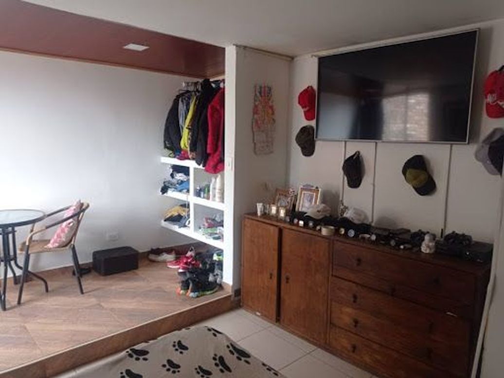 Casa de 9 alcobas en venta en Santa Sofía, Bogotá, 380 m² · foto 13 de 20
