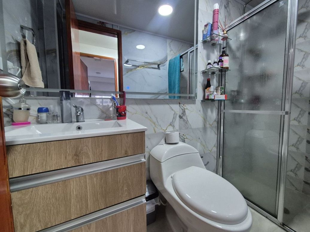 Apartamento de 3 alcobas en venta en Santa Barbara Central, Bogotá, 100 m² · foto 14 de 19