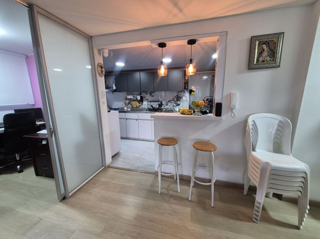 Apartamento de 3 alcobas en venta en Santa Barbara Central, Bogotá, 100 m² · foto 10 de 19