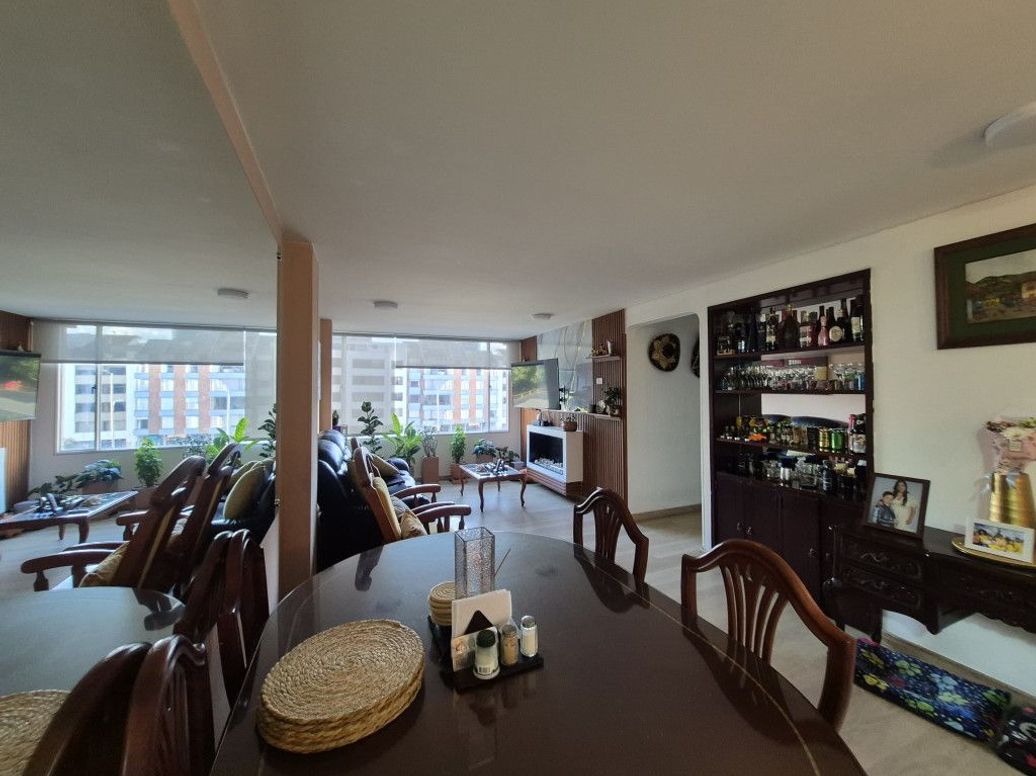 Apartamento de 3 alcobas en venta en Santa Barbara Central, Bogotá, 100 m² · foto 4 de 19
