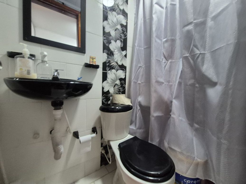 Apartamento de 3 alcobas en venta en Santa Barbara Central, Bogotá, 100 m² · foto 9 de 19