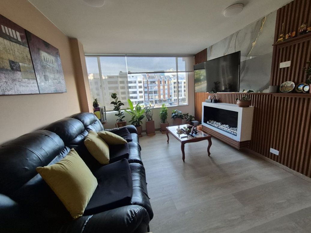 Apartamento de 3 alcobas en venta en Santa Barbara Central, Bogotá, 100 m² · foto 5 de 19