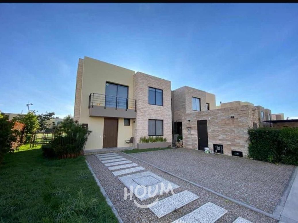 Casa en El Prado. 3 habitaciones. 179 M2 en Chuntame