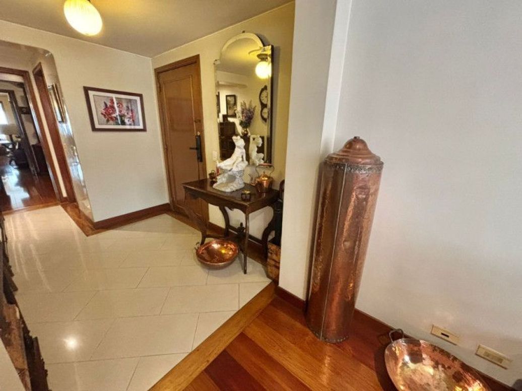 Apartamento de 3 alcobas en venta en Santa Barbara Central, Bogotá, 180 m² · foto 12 de 20