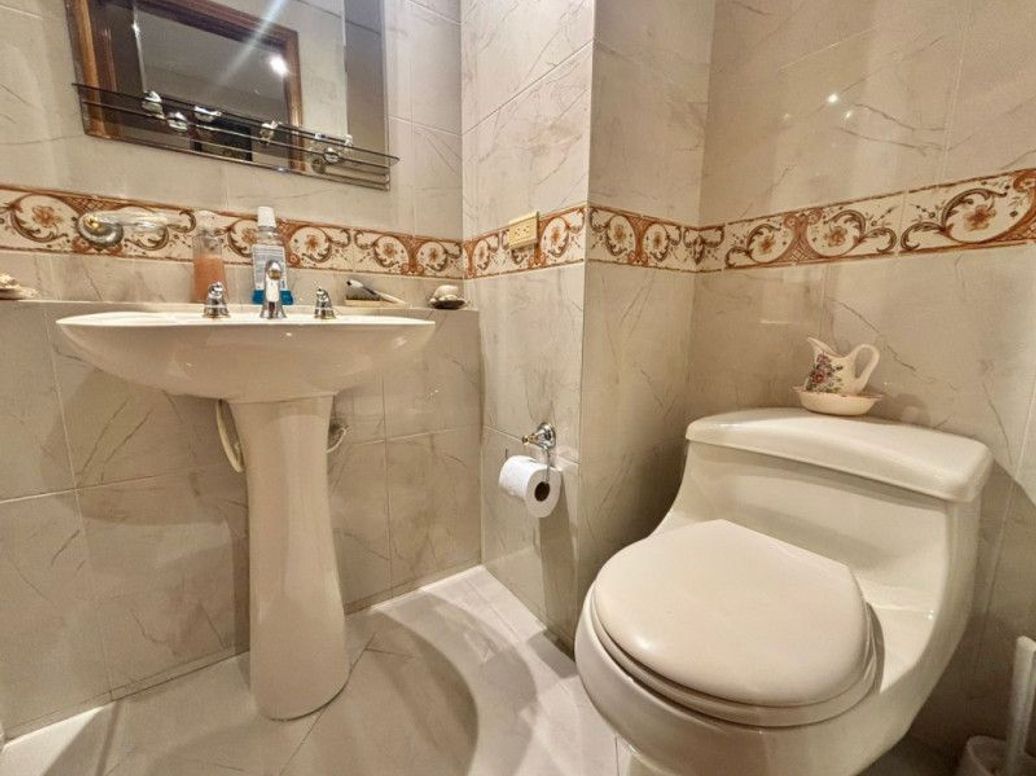 Apartamento de 3 alcobas en venta en Santa Barbara Central, Bogotá, 180 m² · foto 5 de 20