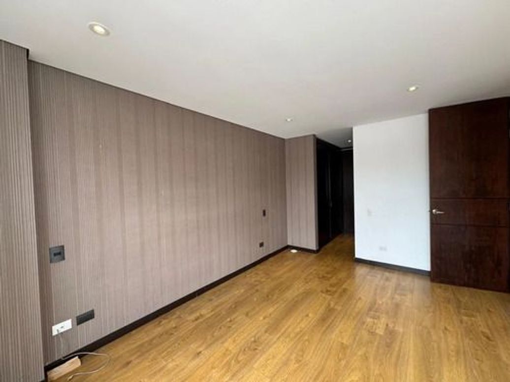 Apartamento de 3 alcobas en venta en Santa Barbara, Bogotá, 120 m² · foto 10 de 12