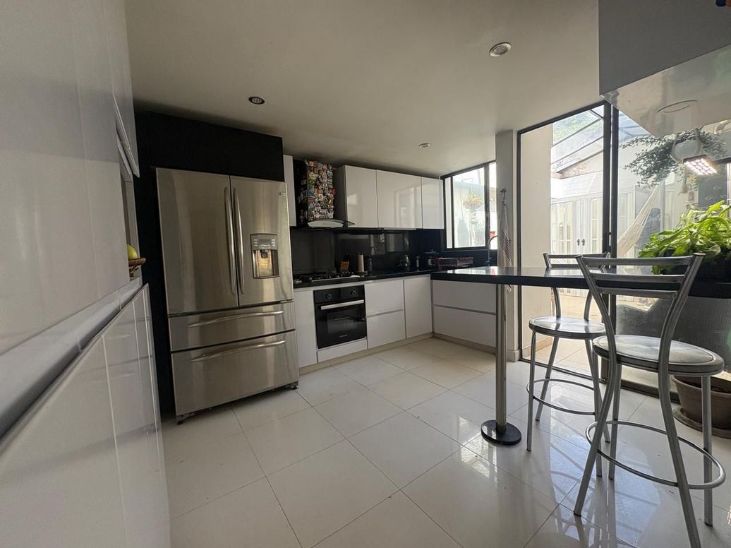 Apartamento de 3 alcobas en venta en Santa Barbara Central, Bogotá, 98 m² · foto 11 de 20