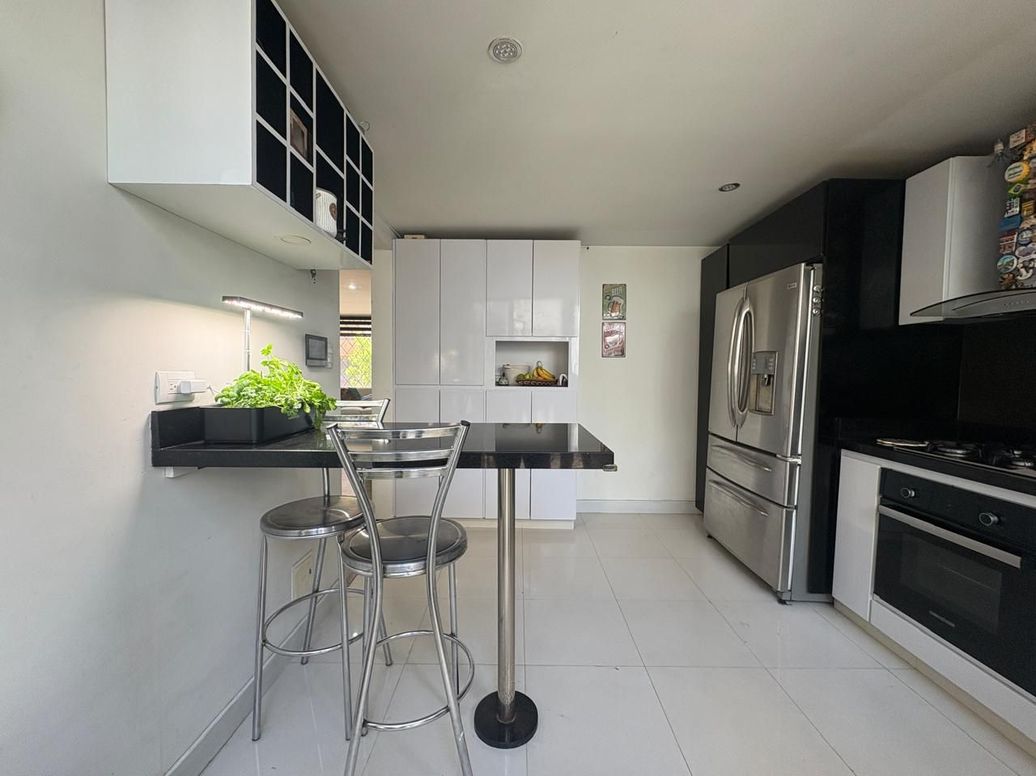 Apartamento de 3 alcobas en venta en Santa Barbara Central, Bogotá, 98 m² · foto 12 de 20