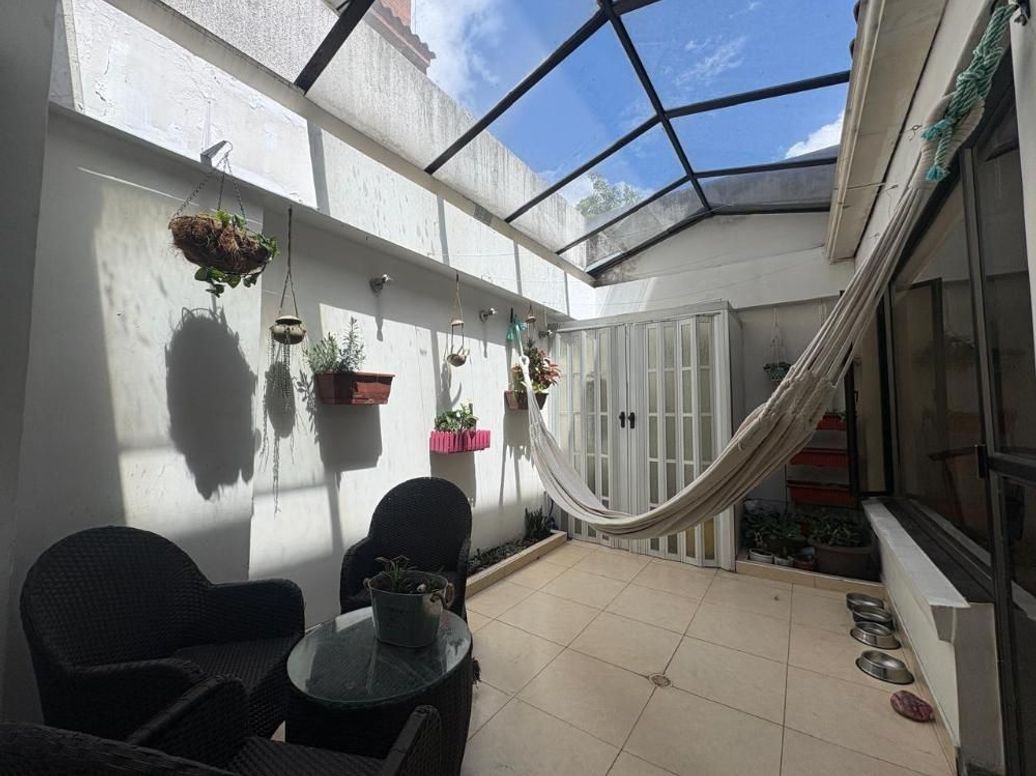 Apartamento de 3 alcobas en venta en Santa Barbara Central, Bogotá, 98 m² · foto 2 de 20