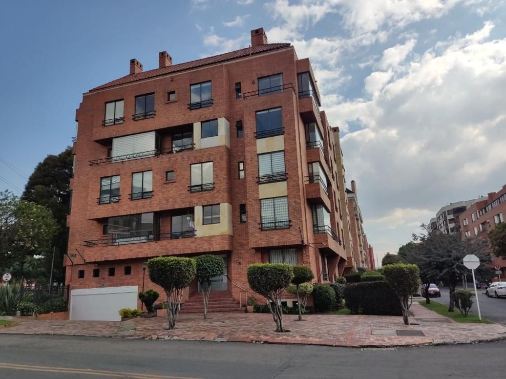 Apartamento de 3 alcobas en venta en Santa Barbara Oriental, Bogotá, 106 m² · foto 2 de 19