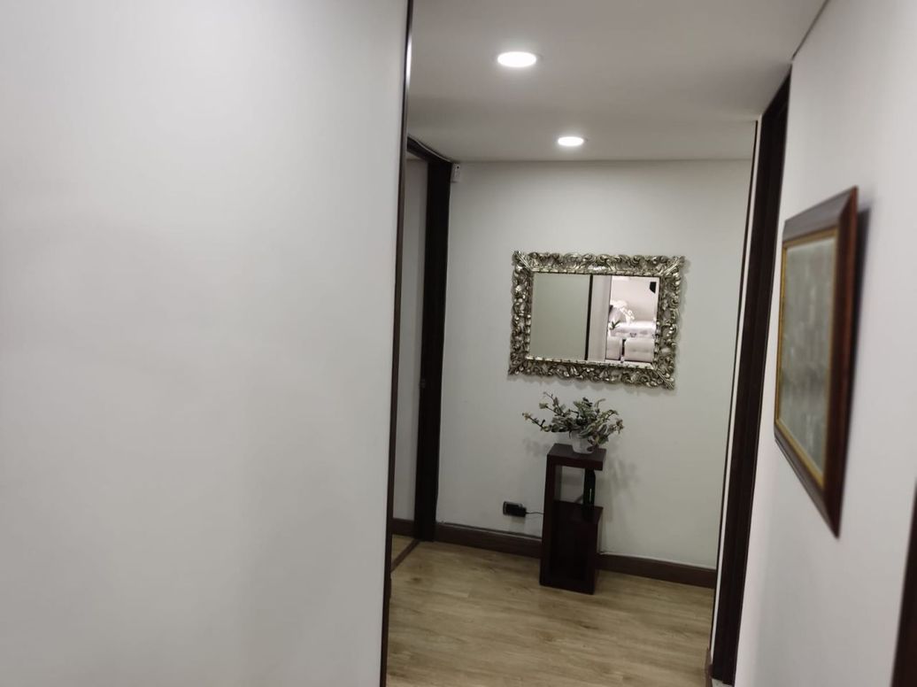 Apartamento de 3 alcobas en venta en Santa Barbara Oriental, Bogotá, 106 m² · foto 4 de 19