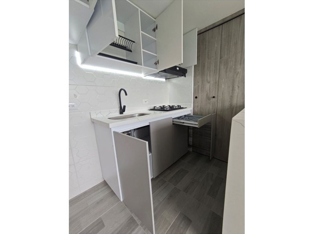 Apartamento de 2 alcobas en venta en Casa Blanca, Bogotá, 45 m² · foto 2 de 20