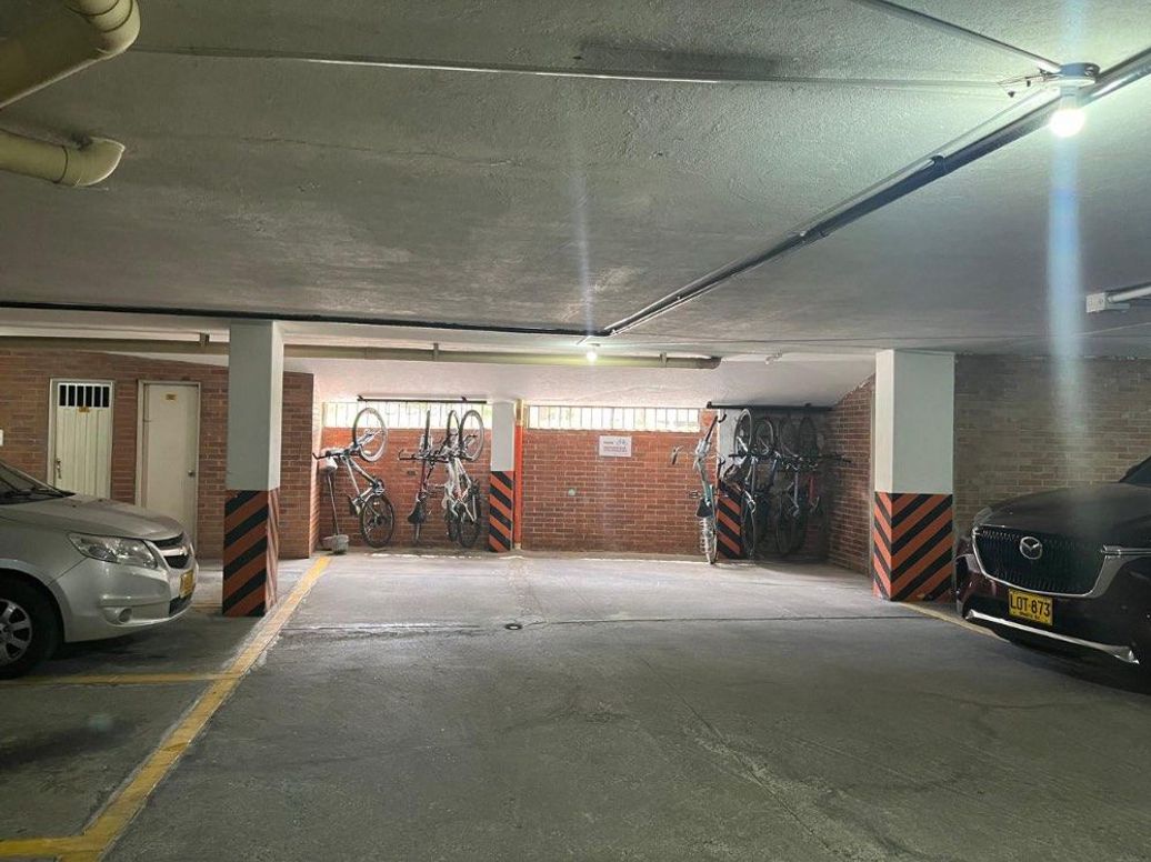 Apartamento de 3 alcobas en venta en Santa Barbara Central, Bogotá, 100 m² · foto 5 de 20