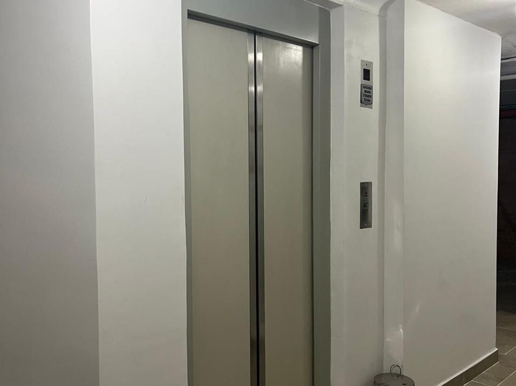 Apartamento de 3 alcobas en venta en Santa Barbara Central, Bogotá, 100 m² · foto 2 de 20