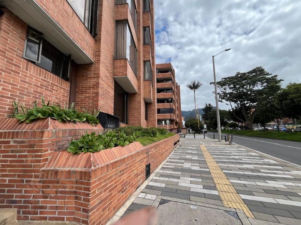 Apartamento de 3 alcobas en venta en Santa Barbara Central, Bogotá, 100 m² · foto 12 de 20