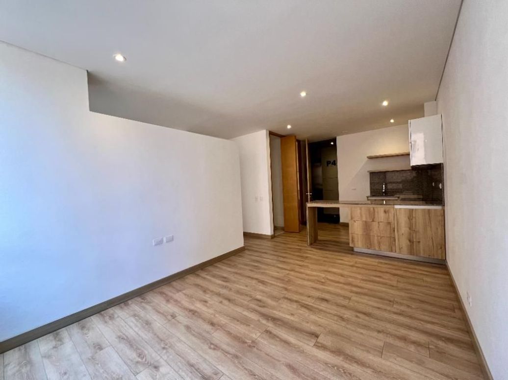 Apartamento de 1 alcoba en venta en El Refugio, Bogotá, 50 m² · foto 3 de 16