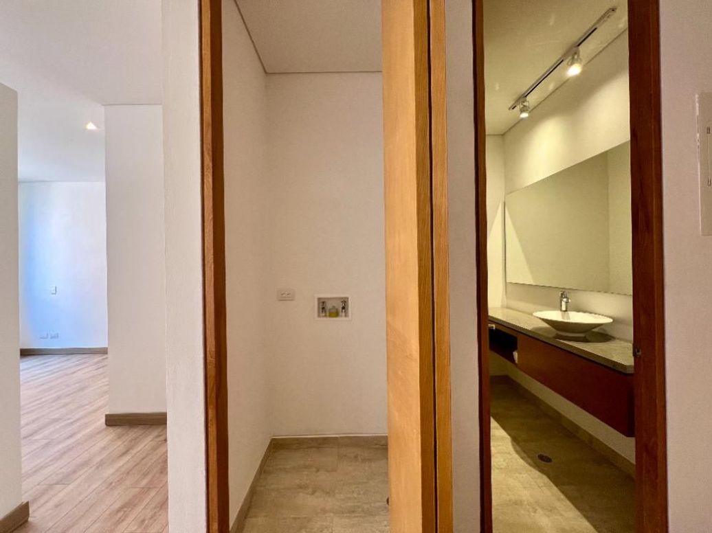 Apartamento de 1 alcoba en venta en El Refugio, Bogotá, 50 m² · foto 9 de 16