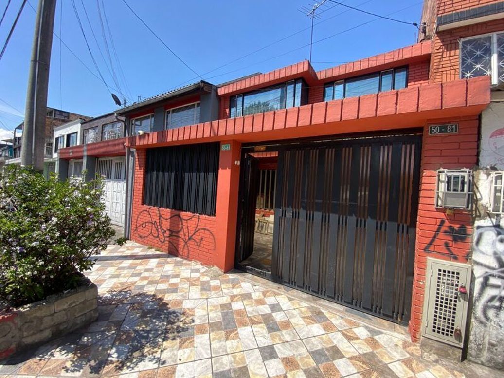 Casa de 3 alcobas en venta en La Camelia, Bogotá, 200 m² · foto 2 de 20