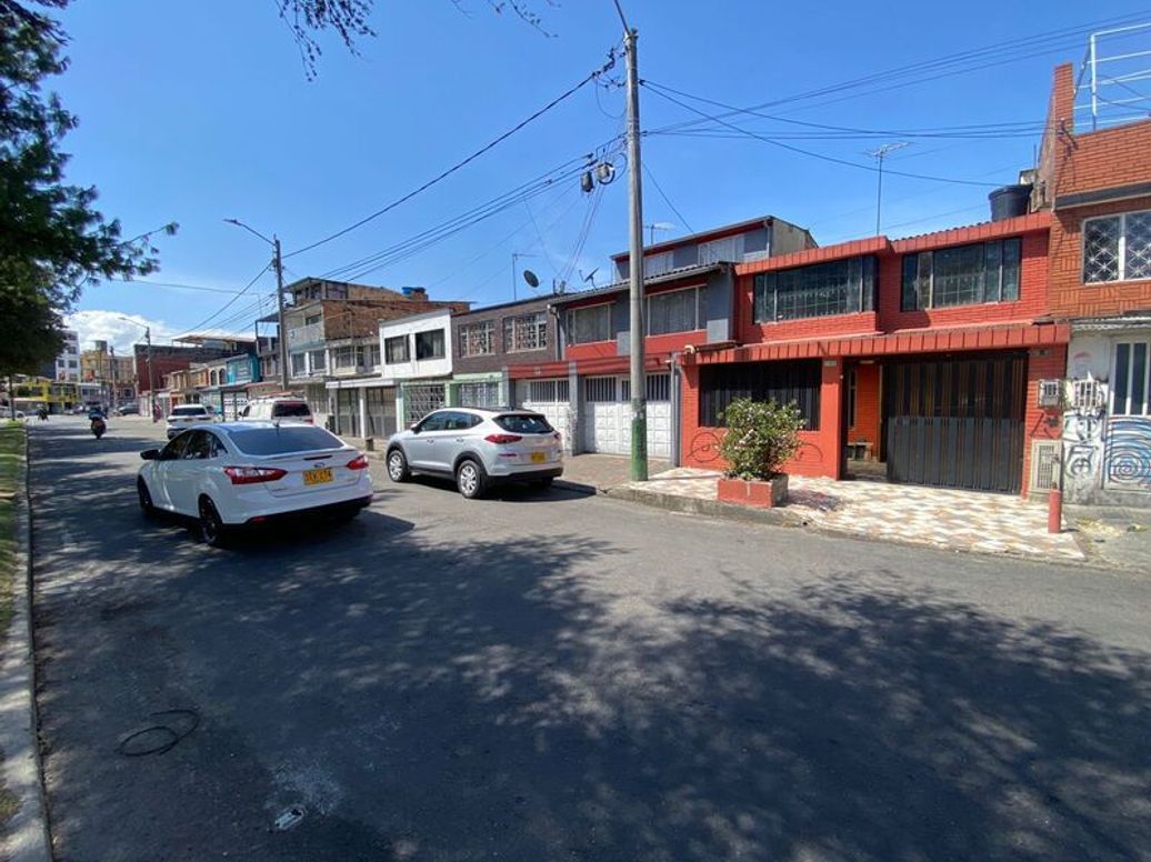Casa de 3 alcobas en venta en La Camelia, Bogotá, 200 m² · foto 7 de 20