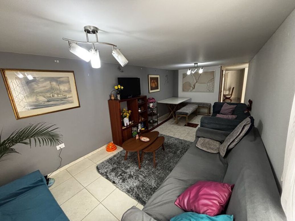 Casa de 6 alcobas en venta en Quintas De Santa Bárbara, Bogotá, 215 m² · foto 3 de 20