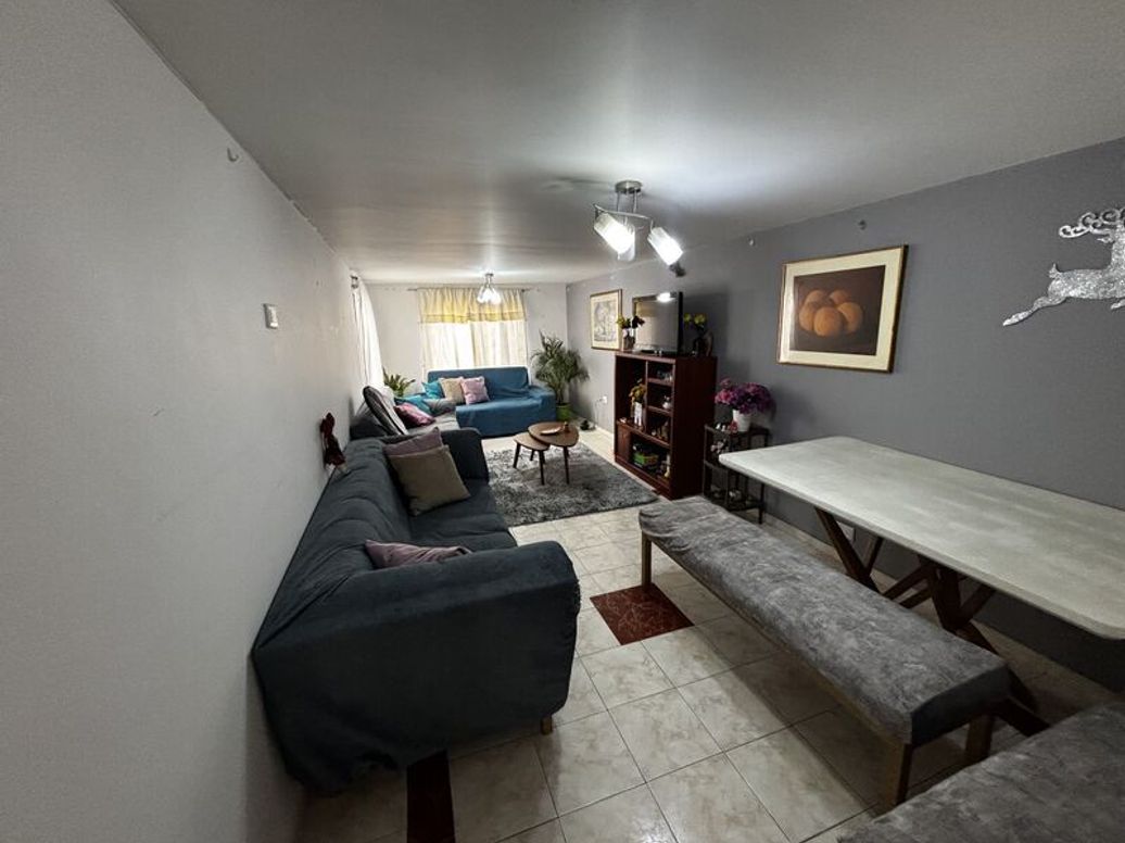 Casa de 6 alcobas en venta en Quintas De Santa Bárbara, Bogotá, 215 m² · foto 2 de 20