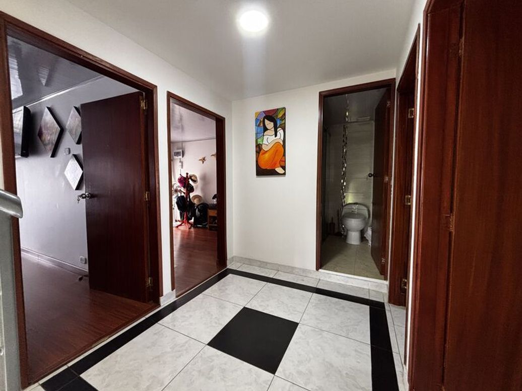 Casa de 6 alcobas en venta en Quintas De Santa Bárbara, Bogotá, 215 m² · foto 11 de 20