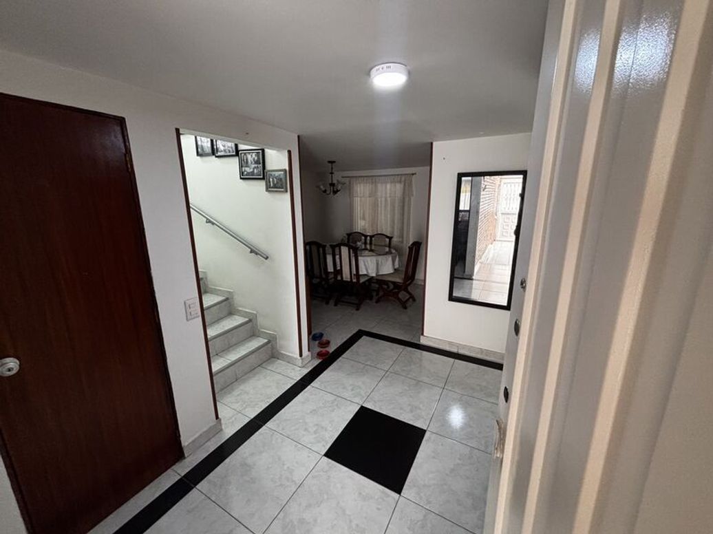 Casa de 6 alcobas en venta en Quintas De Santa Bárbara, Bogotá, 215 m² · foto 6 de 20