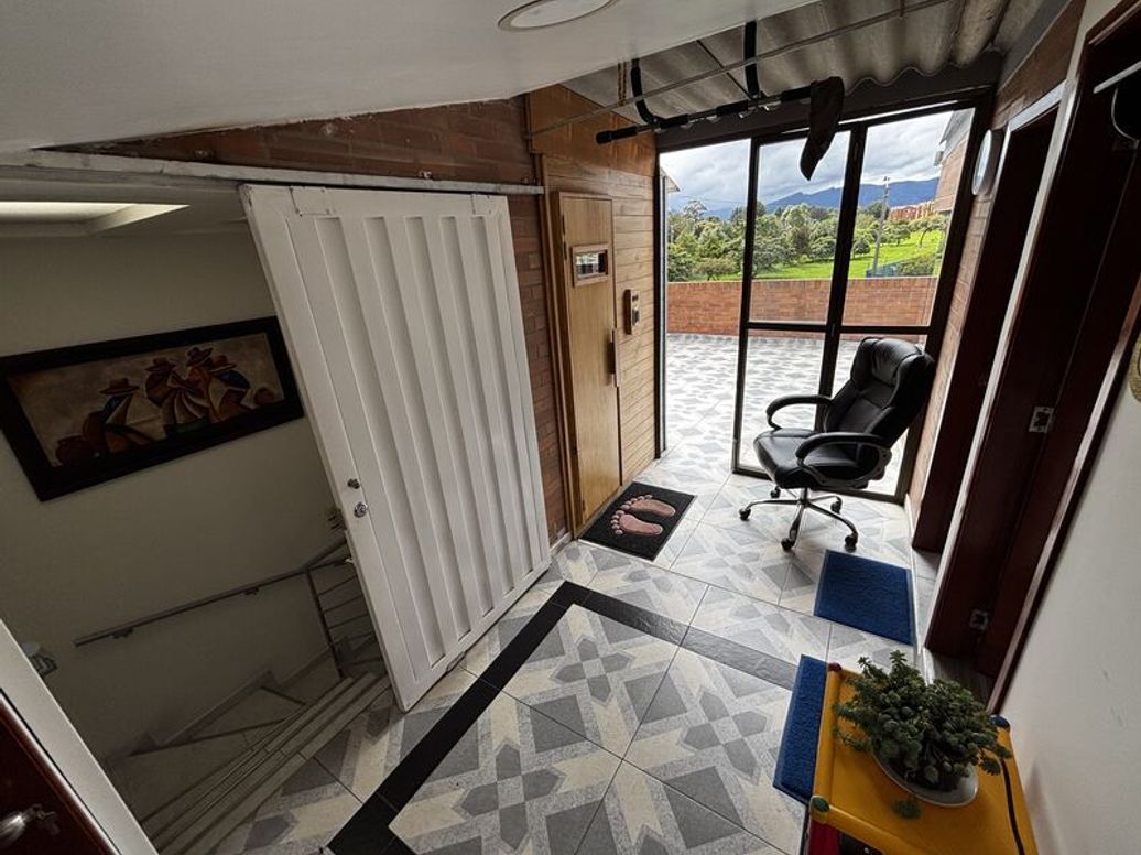 Casa de 6 alcobas en venta en Quintas De Santa Bárbara, Bogotá, 215 m² · foto 13 de 20