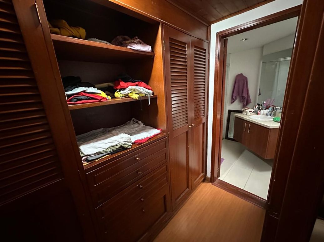 Apartamento de 3 alcobas en venta en Santa Barbara Oriental, Bogotá, 192 m² · foto 16 de 20