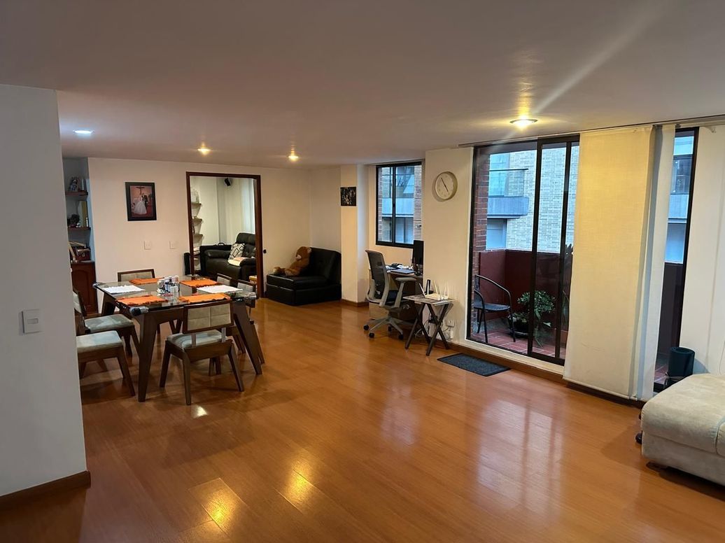 Apartamento de 3 alcobas en venta en Santa Barbara Oriental, Bogotá, 192 m² · foto 3 de 20