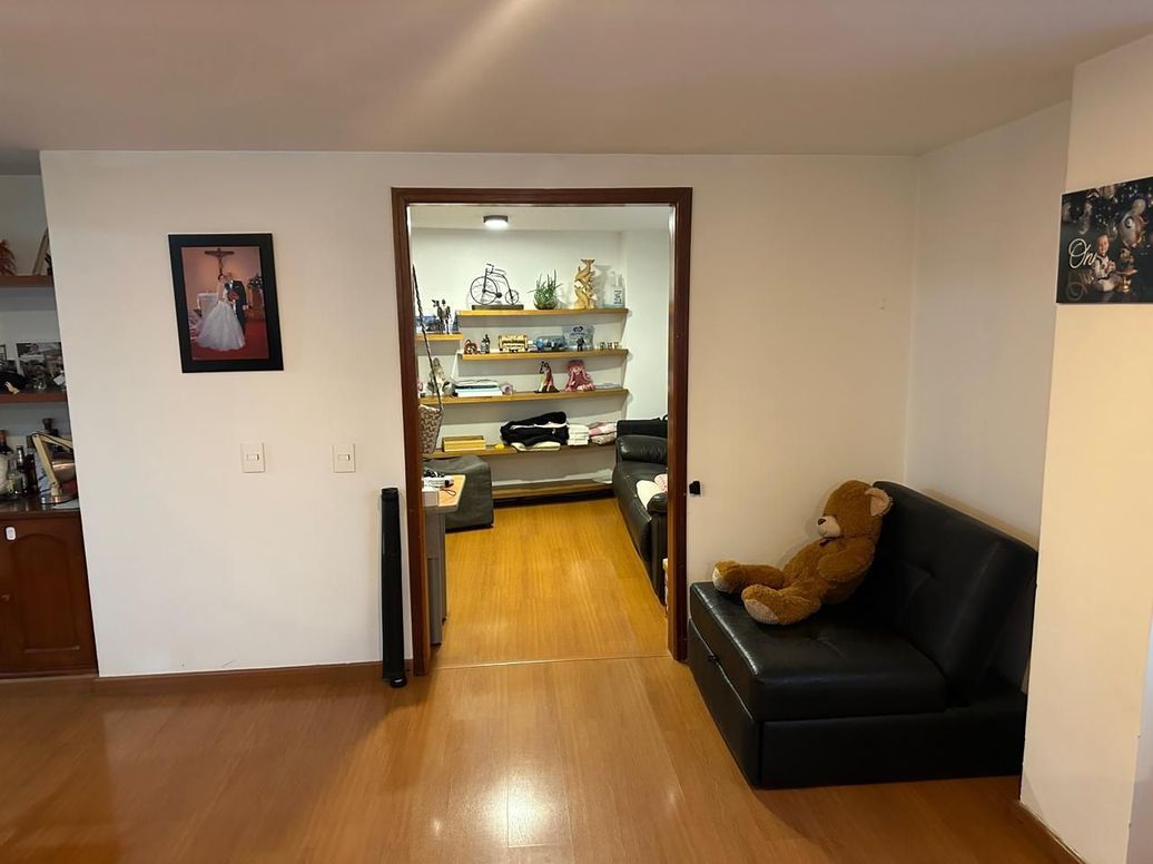 Apartamento de 3 alcobas en venta en Santa Barbara Oriental, Bogotá, 192 m² · foto 5 de 20
