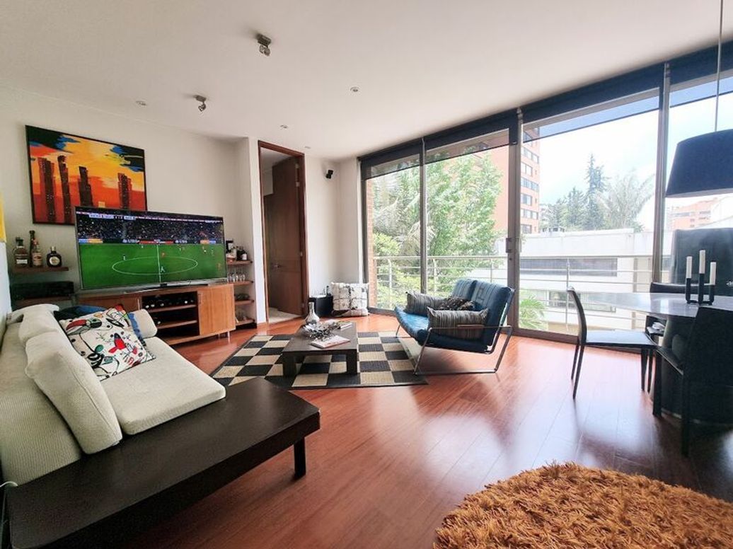 Apartamento de 1 alcoba en venta en El Refugio, Bogotá, 82 m² · foto 2 de 20