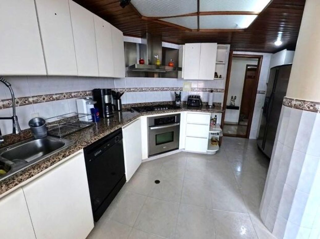 Apartamento de 4 alcobas en venta en Cr. Puerto Madero, Bogotá, 261 m² · foto 20 de 20