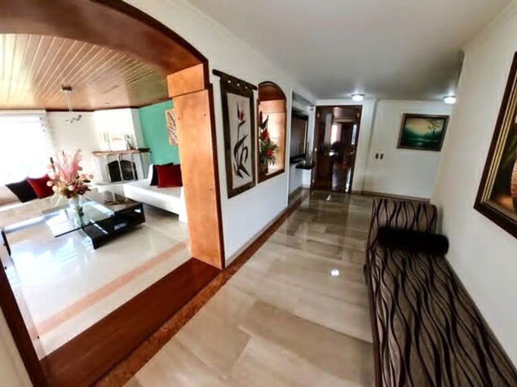 Apartamento de 4 alcobas en venta en Cr. Puerto Madero, Bogotá, 261 m² · foto 4 de 20